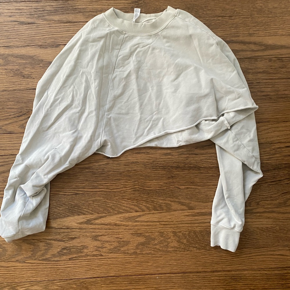 ALO crop sweatshirt cement color